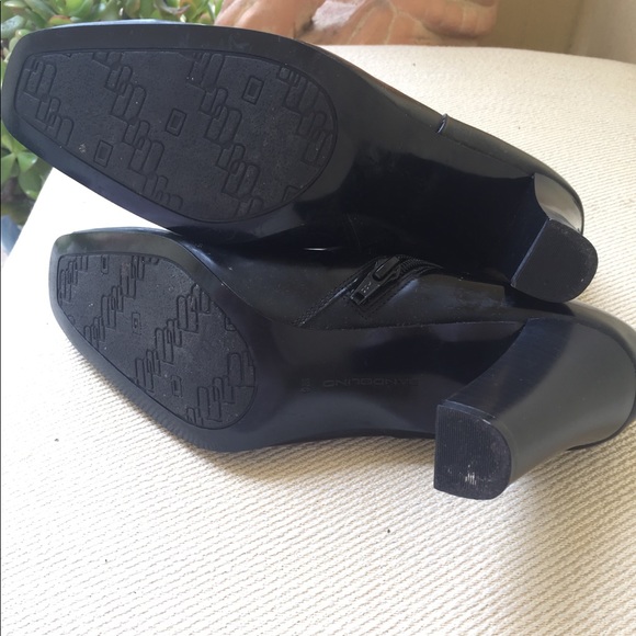 Bandolino Leather black Ankle zipper booties size9 - Picture 7 of 8